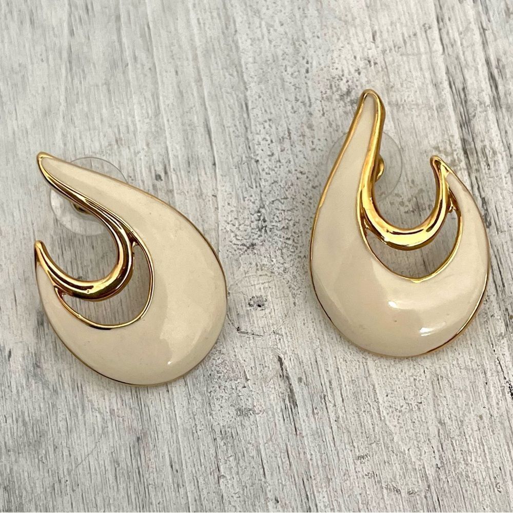 Gold tone cream enamel post earrings